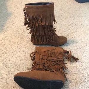 Tassel moccasins (like Minnetonka)